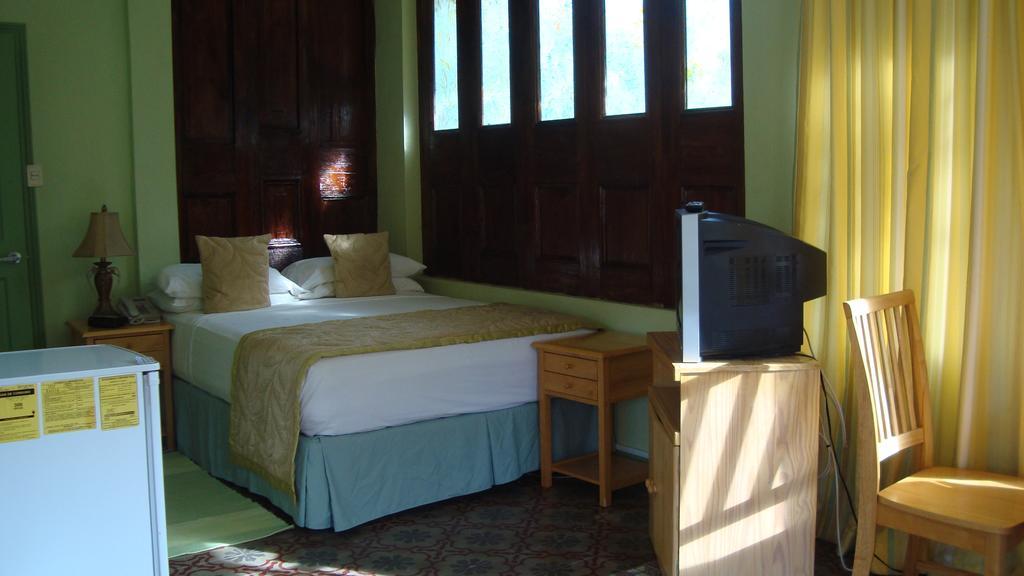 Heritage Inn Trinidad Belmont Dış mekan fotoğraf