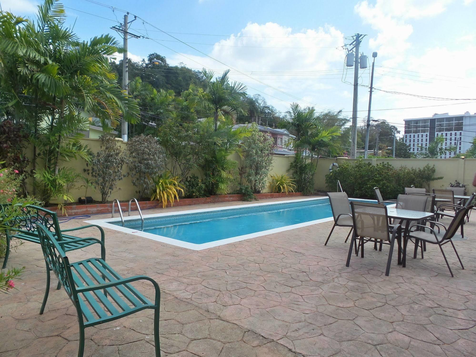 Heritage Inn Trinidad Belmont Dış mekan fotoğraf